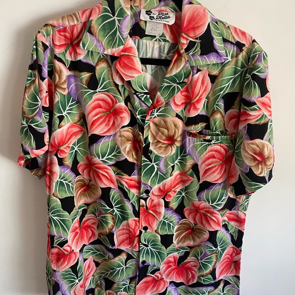 Hilo Hattie Men's Tropical Floral Button Down Shirt Tiki Beach